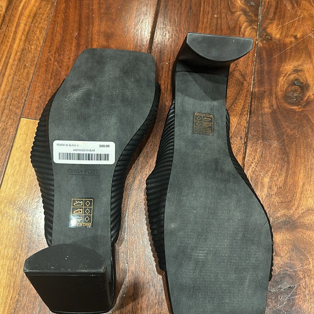 Black Oak + Fort sandals - Picture 3 of 3